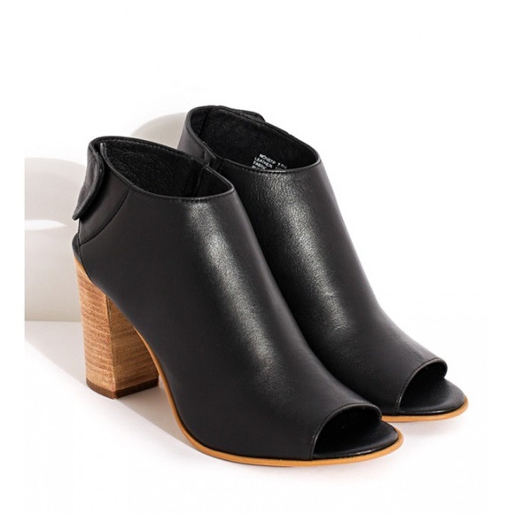 Steve Madden Shoes - Steve Madden Nonstp open toed booties
